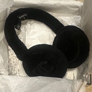 CHANEL AUTHENTIC Luxurious Black Earmuffs 2024/2025